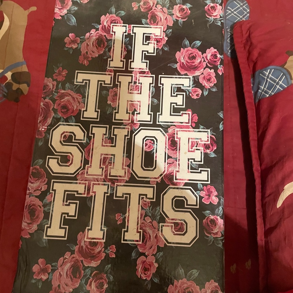 Shoes - Picture 2 of 4